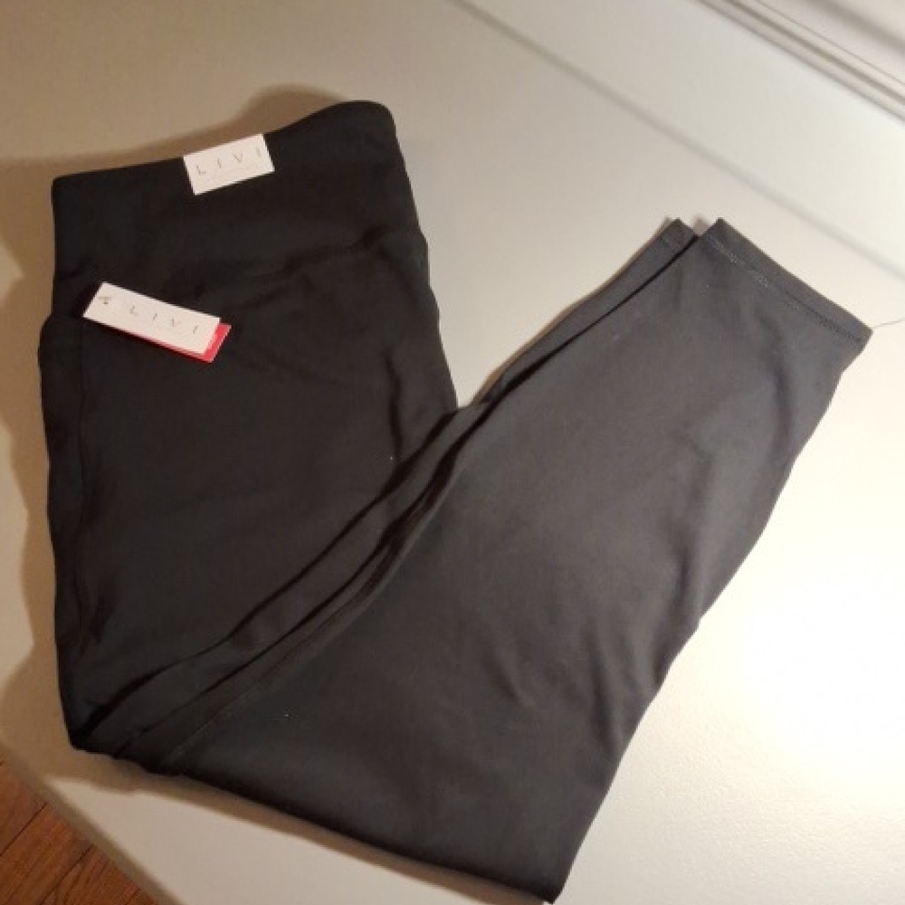 Livi Active Black High-Rise Leggings W/pockets